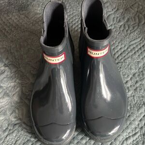 Hunter Chelsea rain boot. Women’s Size 6.